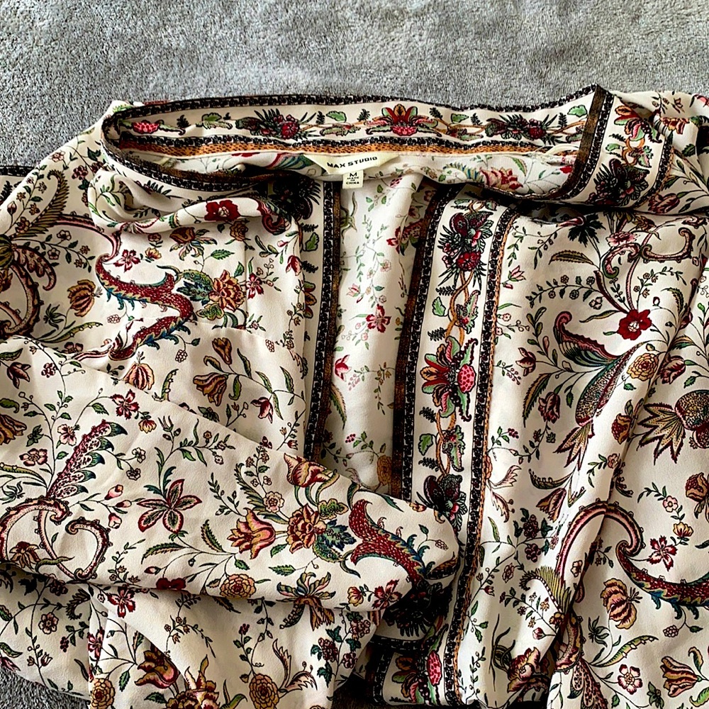 •Floral •Max Studio •Medium •Cardigan
